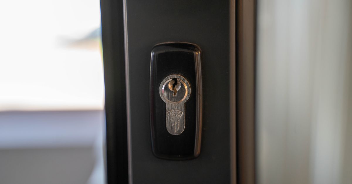 locksmith service technician — Lake Worth Locksmiths